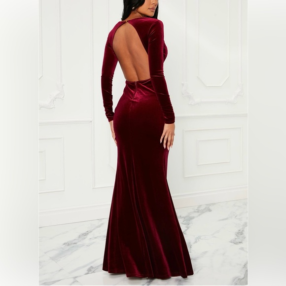 Beautiful burgundy/wine velvet like evening gown. New with tags. - Picture 8 of 8